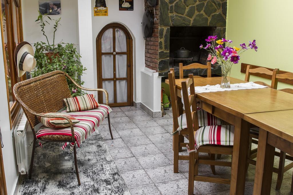 Bed And Breakfast Aijpel Ushuaia Bagian luar foto